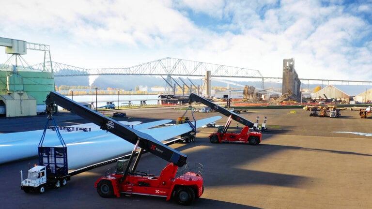 Reachstacker in wind operations